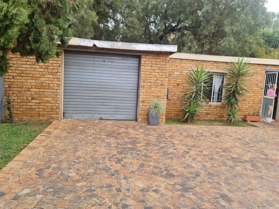 3 Bedroom Property for Sale in Rustenburg Central North West